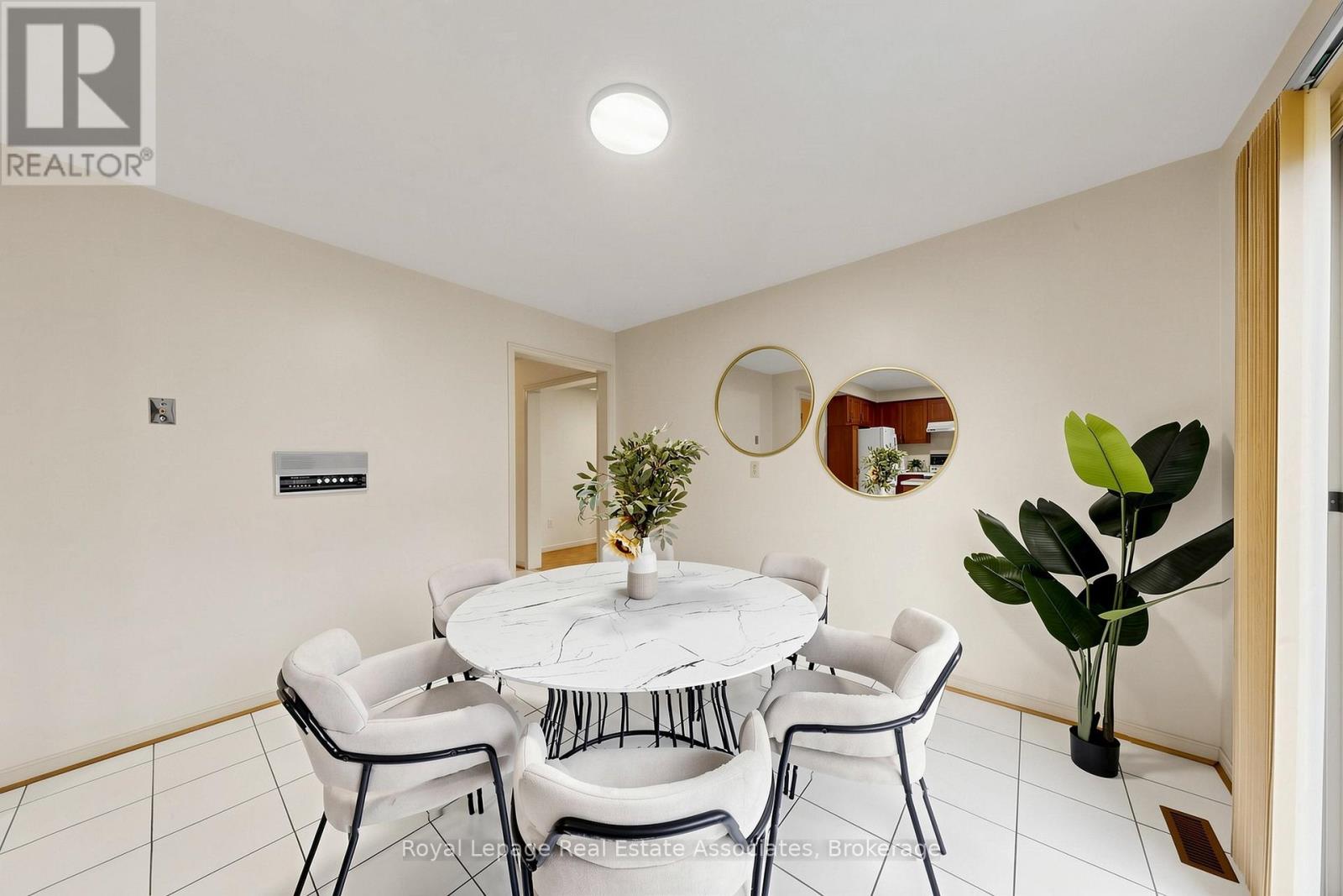 9 Kingsplate Crescent, Toronto, Ontario  M9W 6X6 - Photo 20 - W13452748