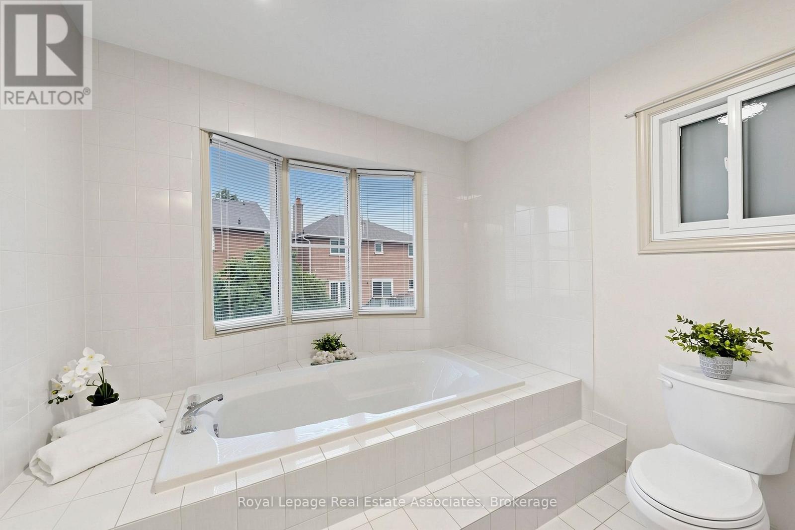 9 Kingsplate Crescent, Toronto, Ontario  M9W 6X6 - Photo 32 - W13452748