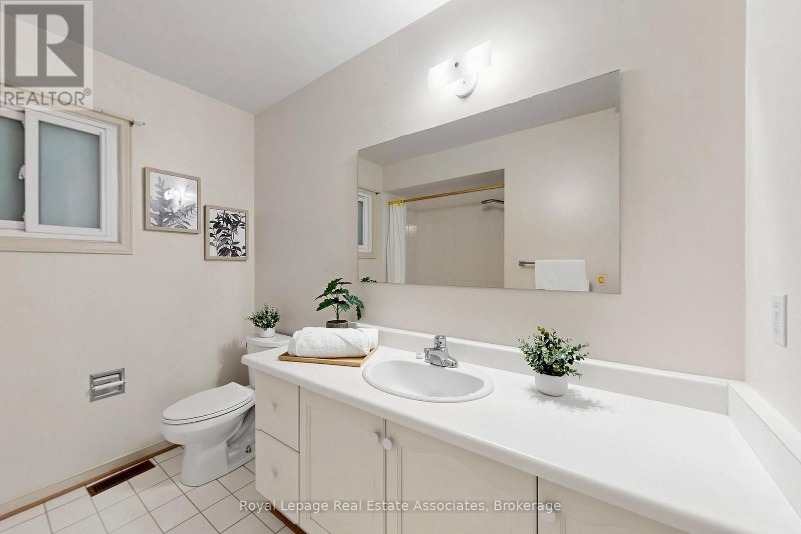 9 Kingsplate Crescent, Toronto, Ontario  M9W 6X6 - Photo 43 - W13452748