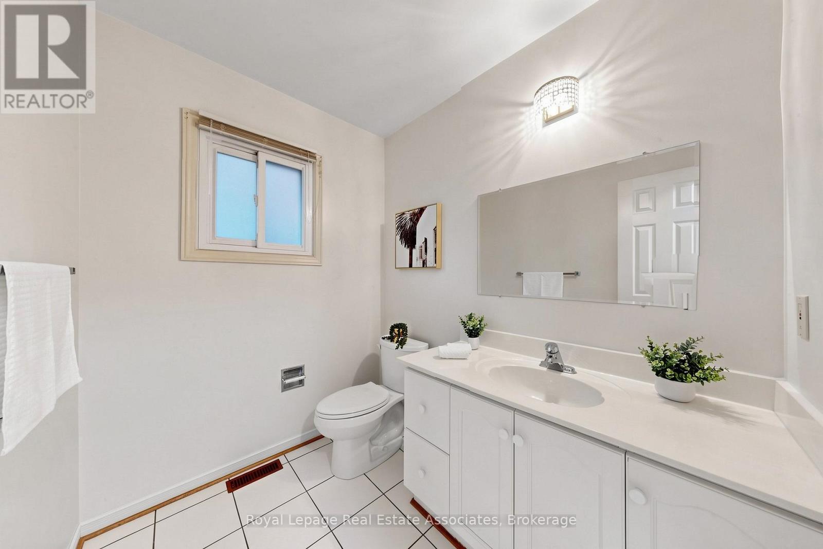9 Kingsplate Crescent, Toronto, Ontario  M9W 6X6 - Photo 21 - W13452748
