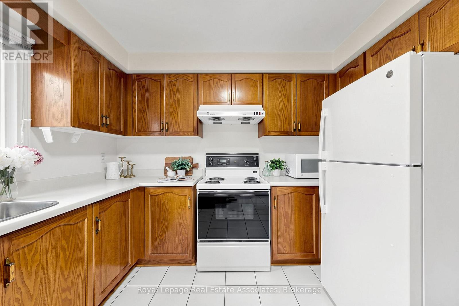 9 Kingsplate Crescent, Toronto, Ontario  M9W 6X6 - Photo 14 - W13452748