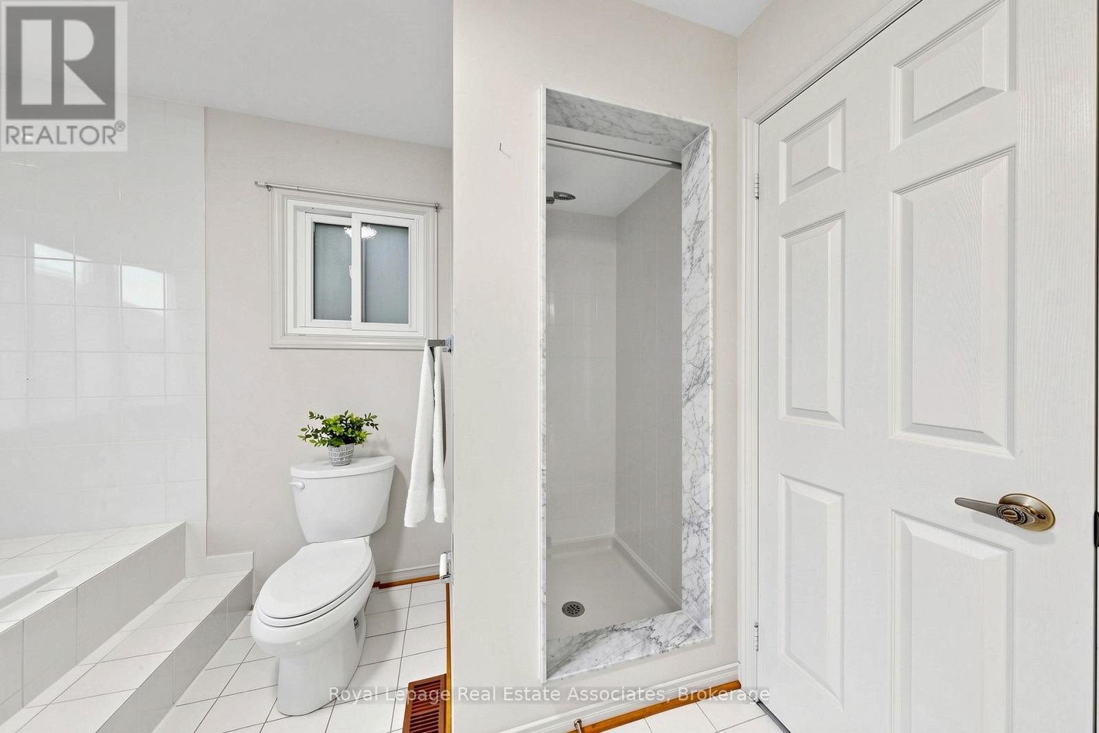 9 Kingsplate Crescent, Toronto, Ontario  M9W 6X6 - Photo 33 - W13452748