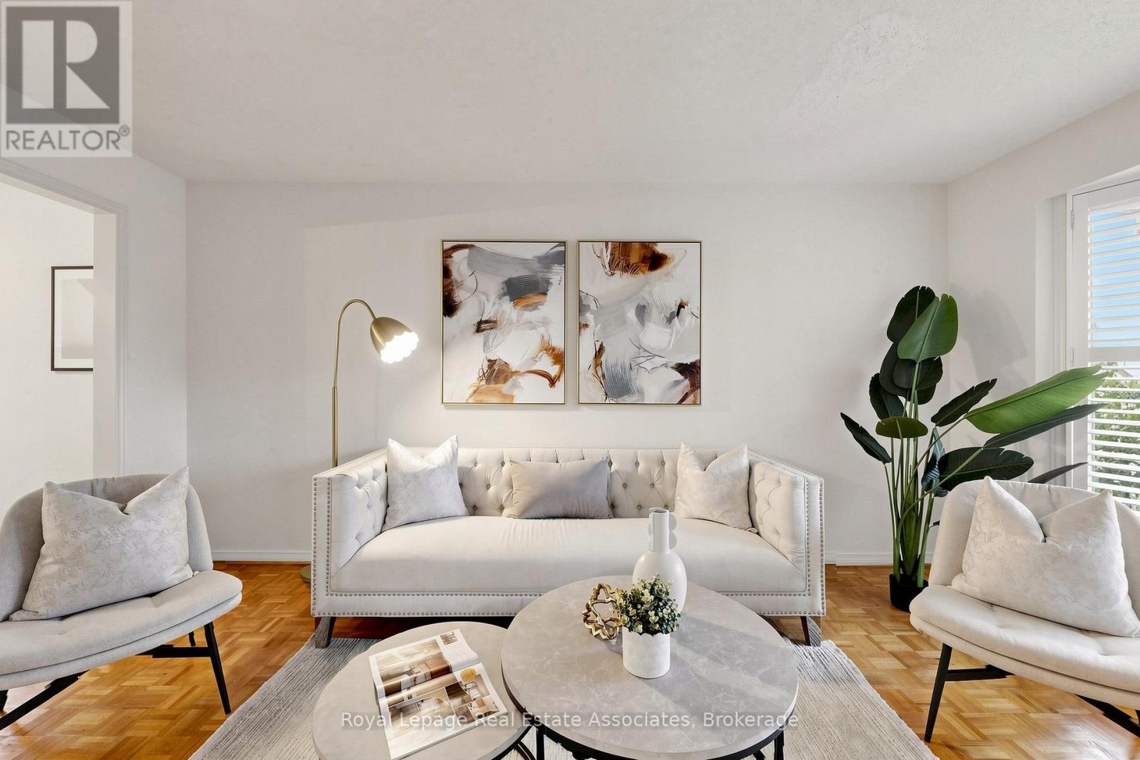 9 Kingsplate Crescent, Toronto, Ontario  M9W 6X6 - Photo 3 - W13452748