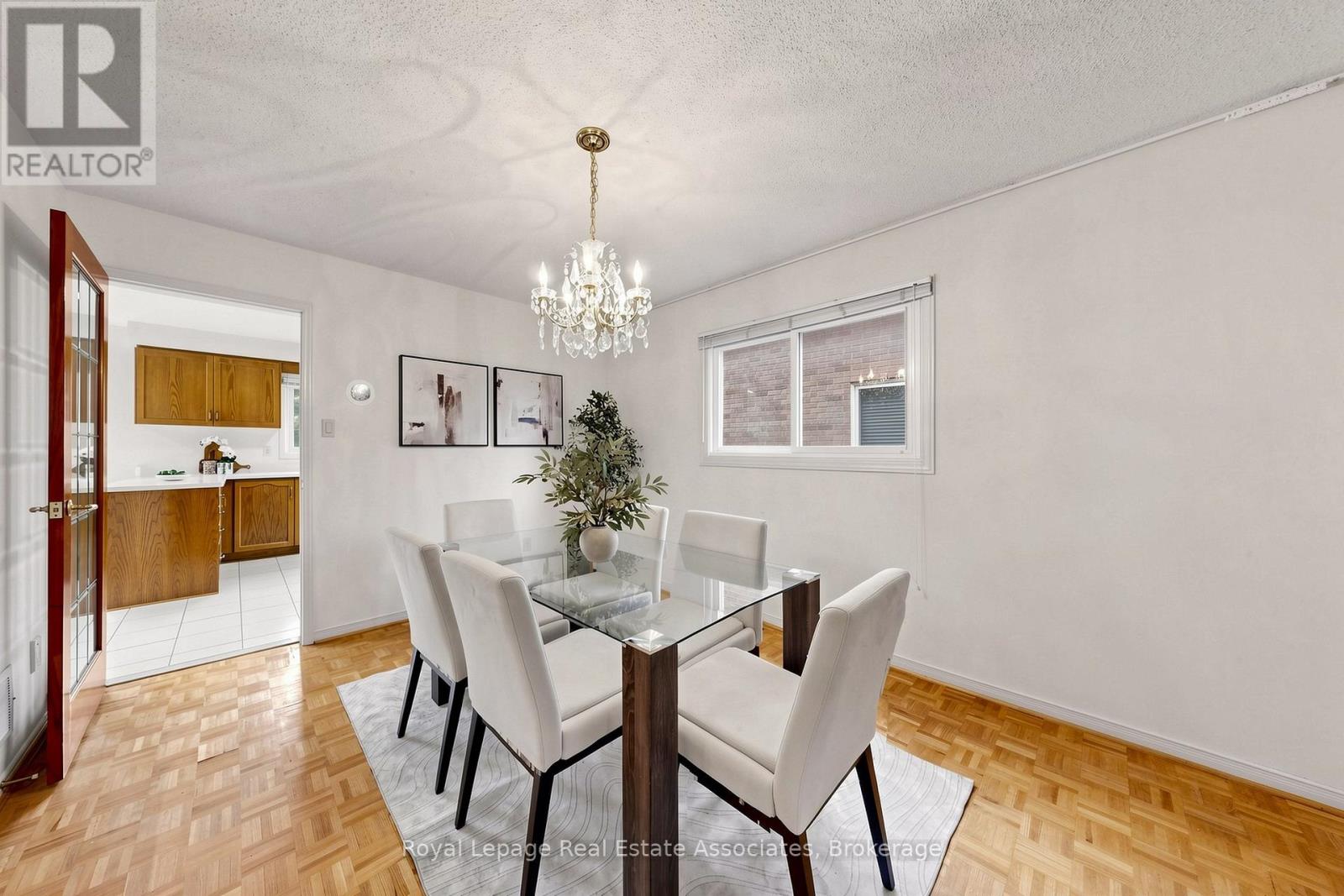 9 Kingsplate Crescent, Toronto, Ontario  M9W 6X6 - Photo 6 - W13452748
