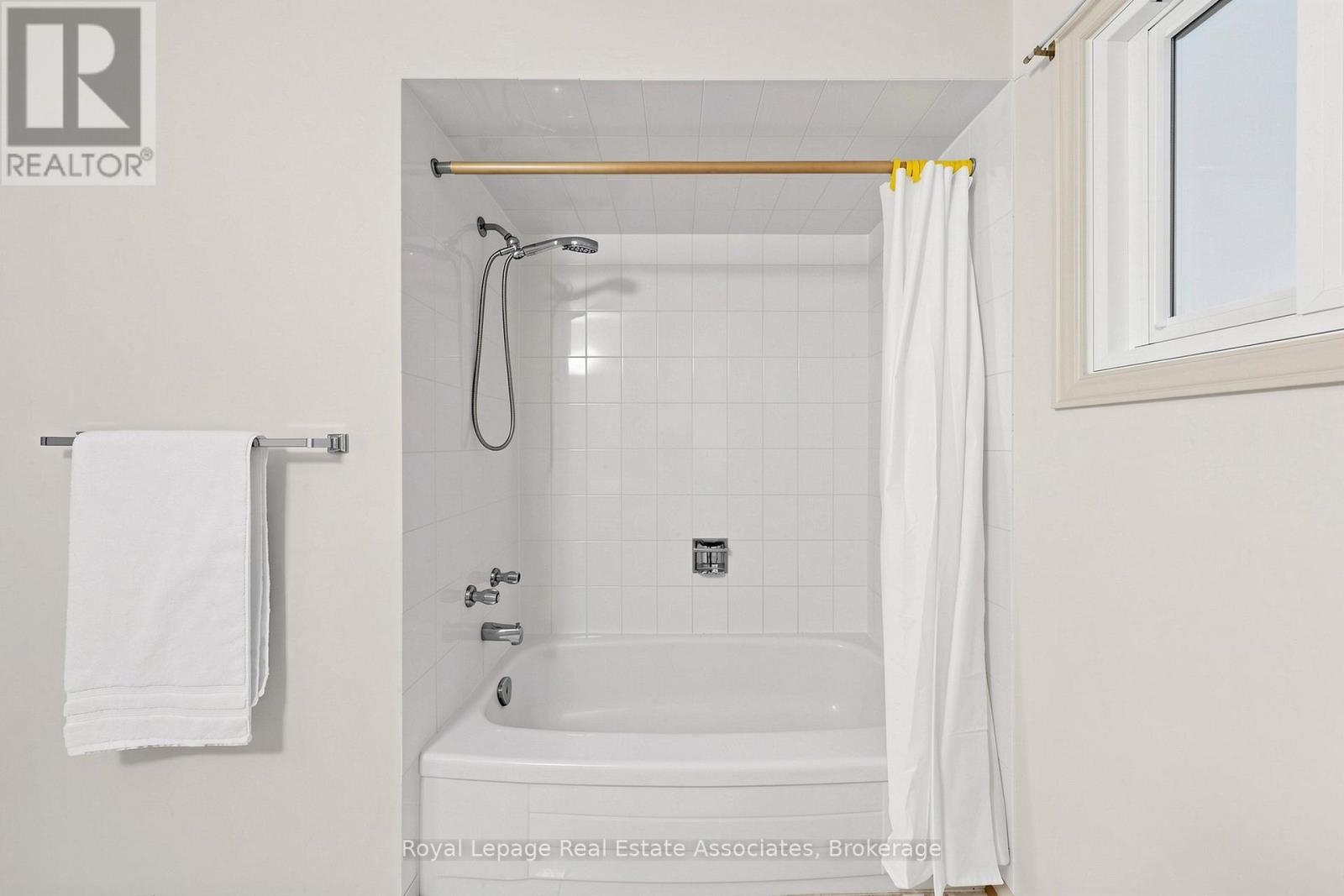 9 Kingsplate Crescent, Toronto, Ontario  M9W 6X6 - Photo 44 - W13452748