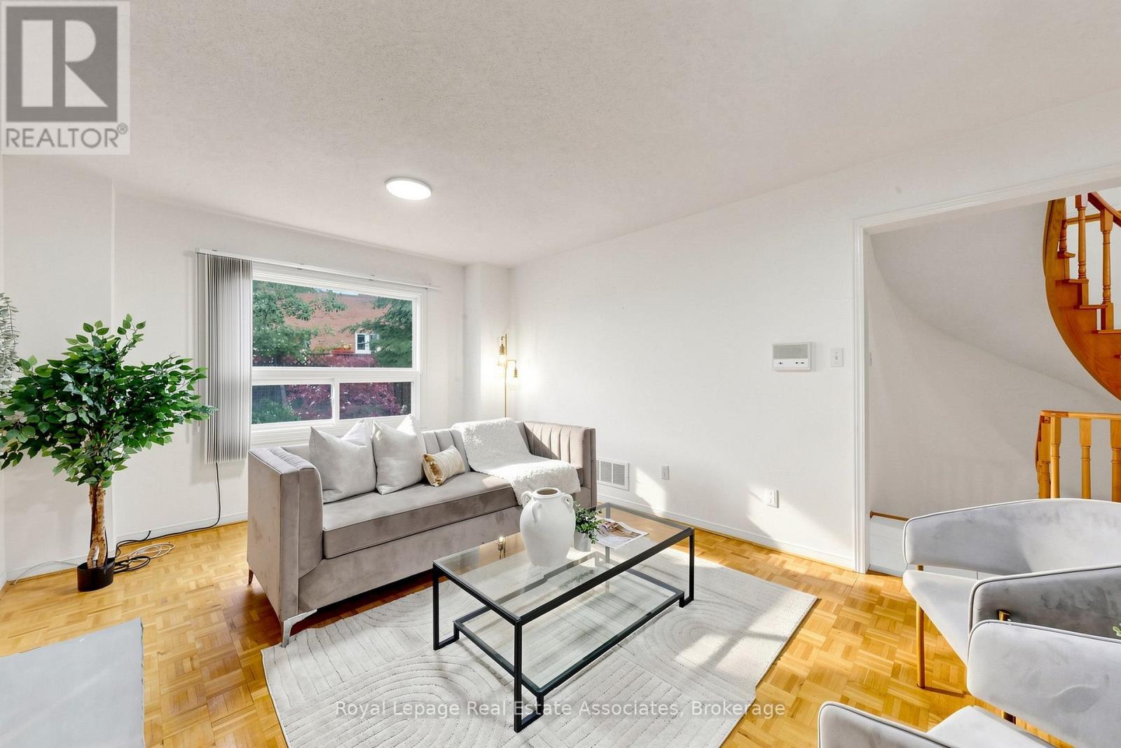 9 Kingsplate Crescent, Toronto, Ontario  M9W 6X6 - Photo 11 - W13452748