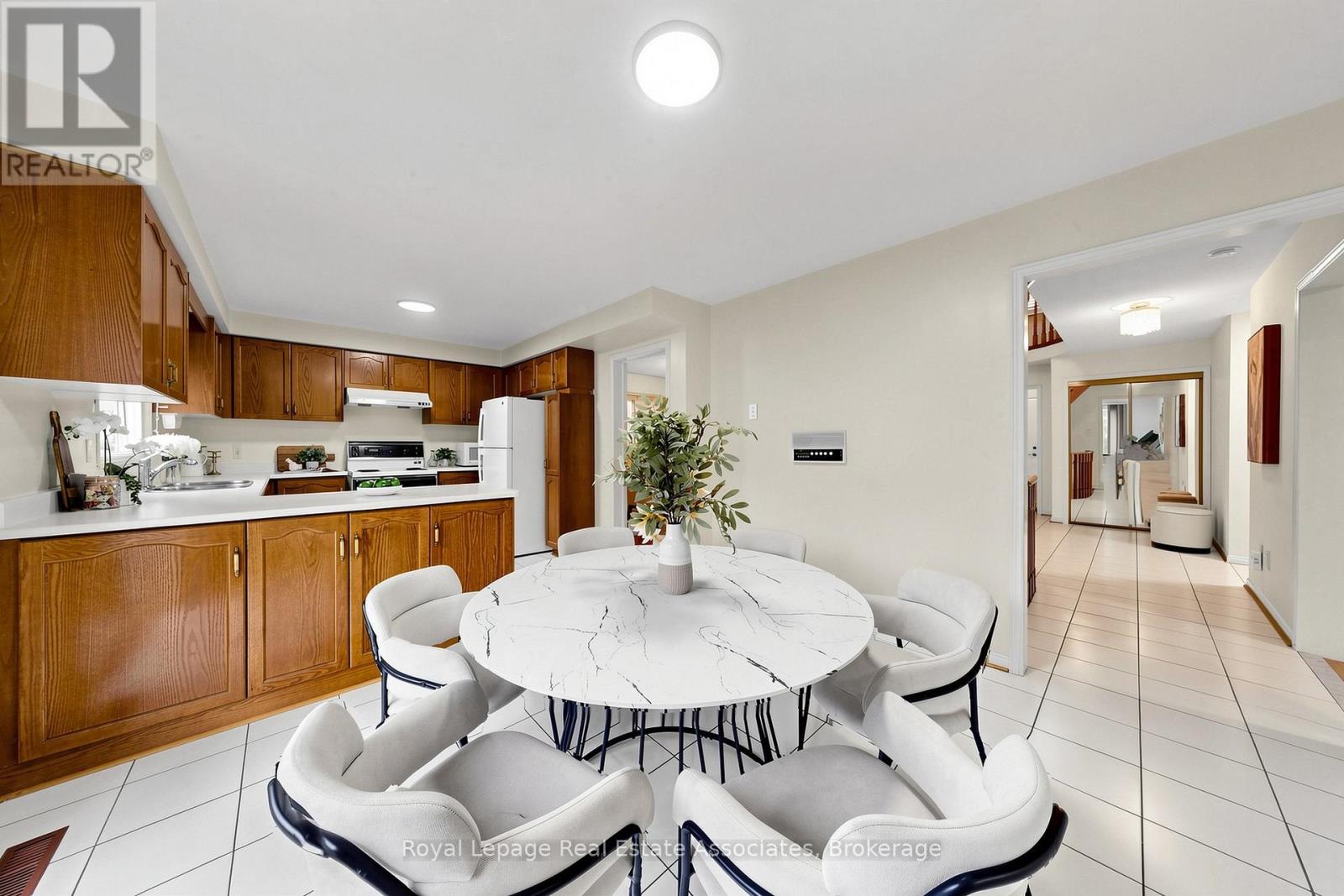 9 Kingsplate Crescent, Toronto, Ontario  M9W 6X6 - Photo 19 - W13452748