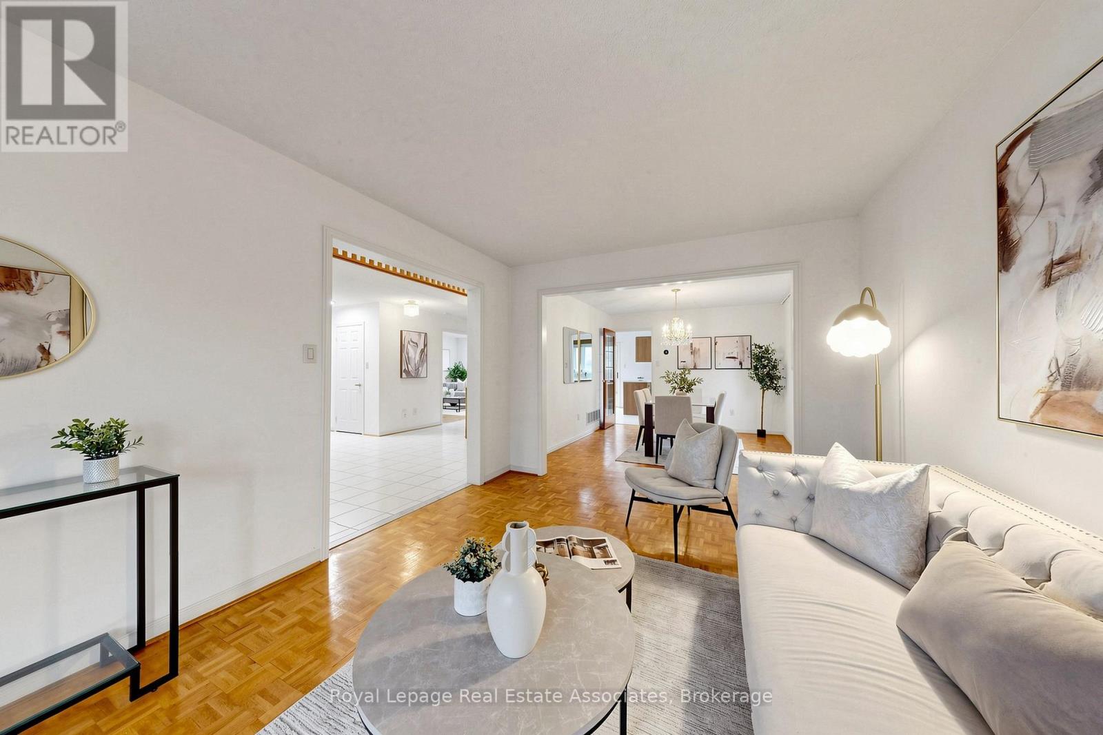 9 Kingsplate Crescent, Toronto, Ontario  M9W 6X6 - Photo 5 - W13452748