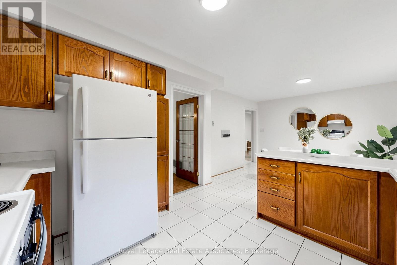 9 Kingsplate Crescent, Toronto, Ontario  M9W 6X6 - Photo 16 - W13452748