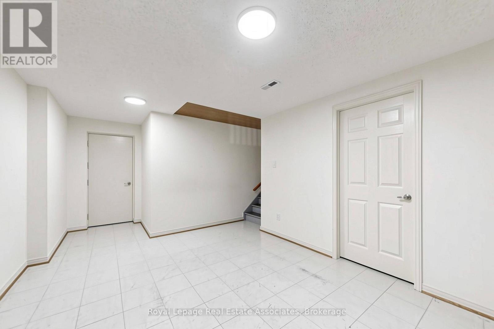 9 Kingsplate Crescent, Toronto, Ontario  M9W 6X6 - Photo 46 - W13452748
