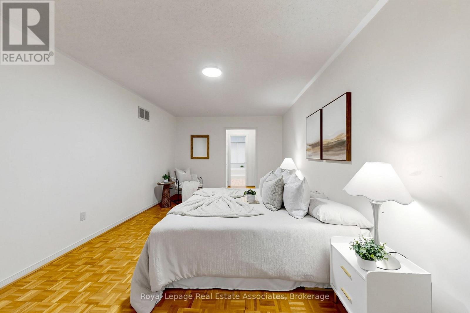 9 Kingsplate Crescent, Toronto, Ontario  M9W 6X6 - Photo 28 - W13452748