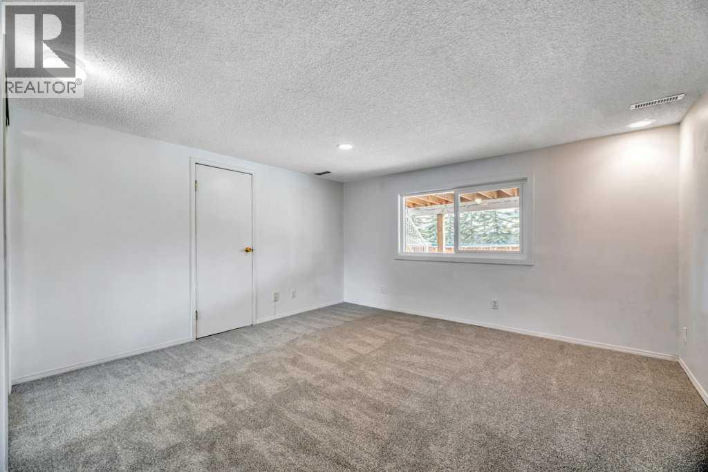 215 Hawktree Circle Nw, Calgary, Alberta  T3G 2Y6 - Photo 41 - A2305784