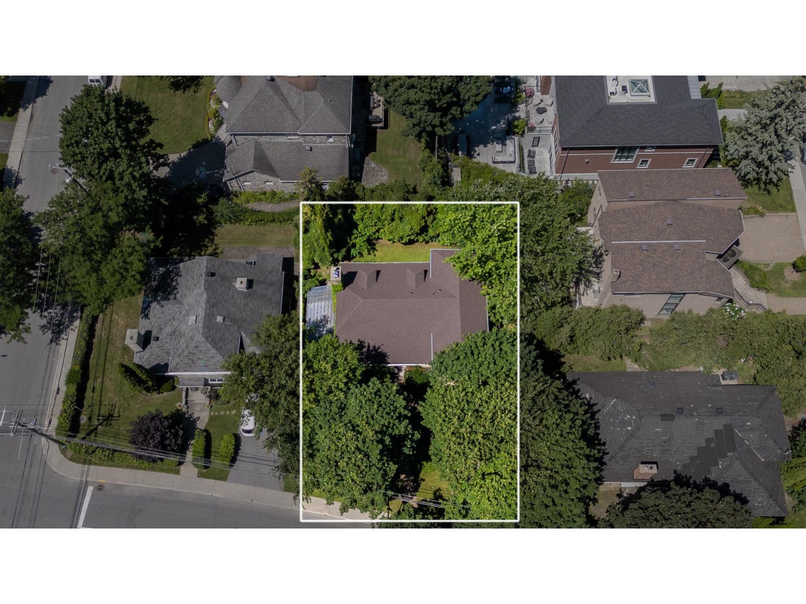 45 Crois. Merton Hampstead Quebec Canada H3E1L8 5