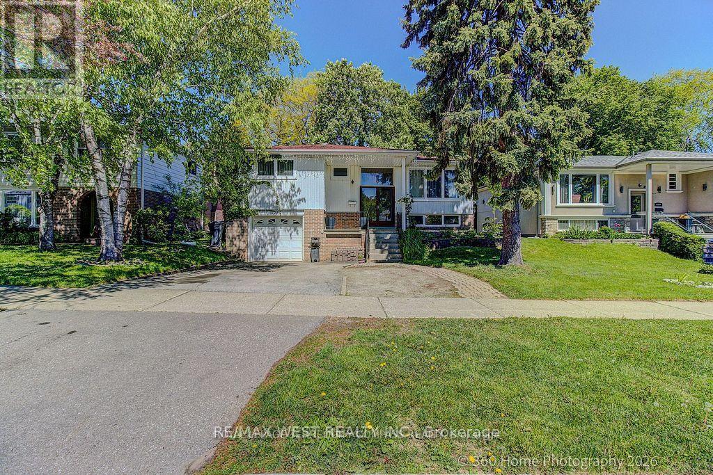 1583 Otterby Road, Mississauga, Ontario  L4X 1W8 - Photo 2 - W13627086