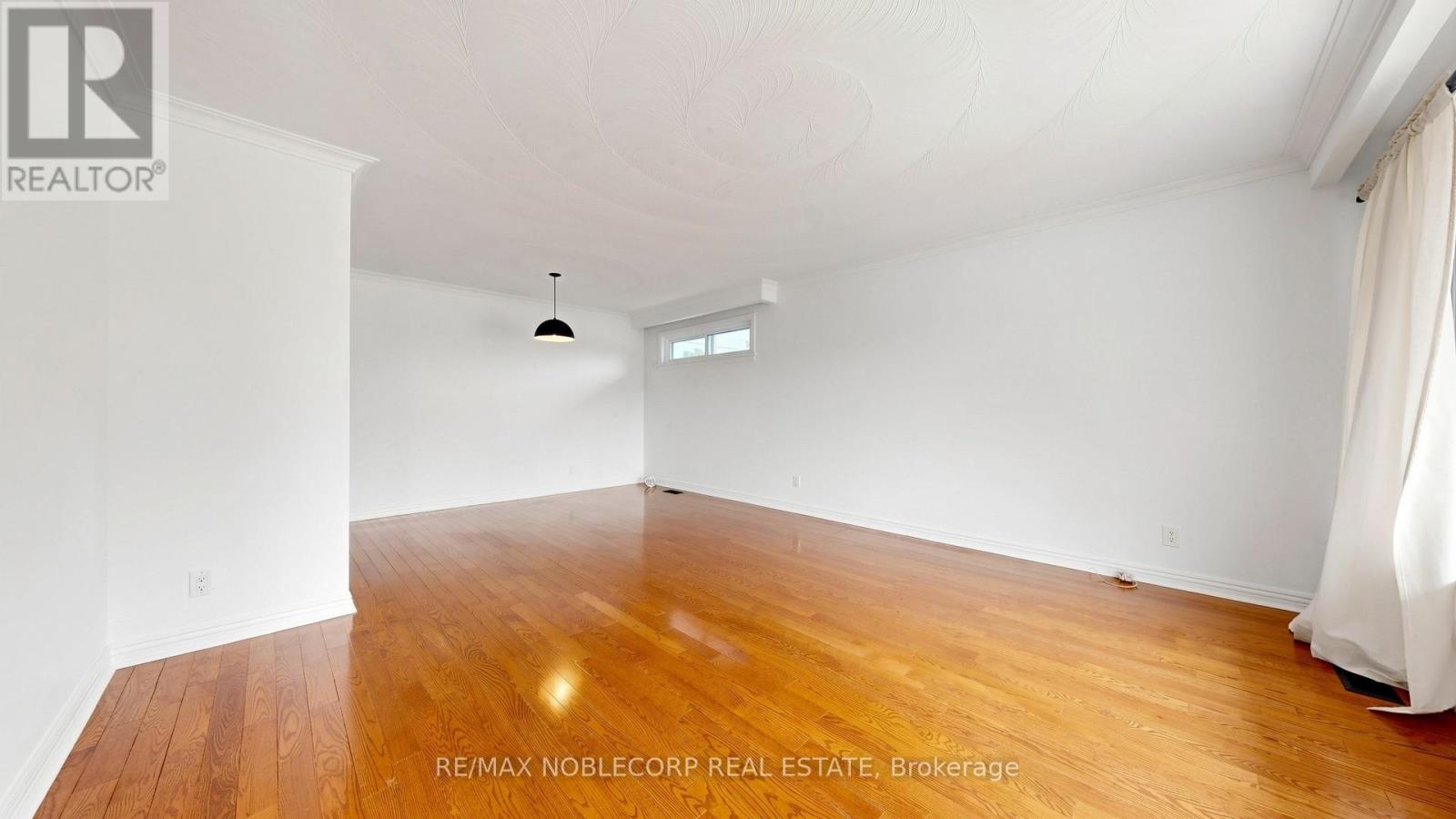 8 Summerfield Crescent, Toronto, Ontario  M9M 3X3 - Photo 13 - W13627106