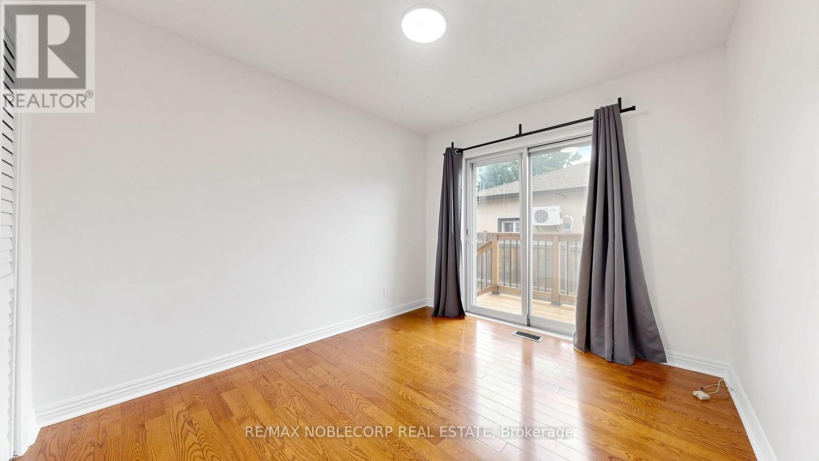 8 Summerfield Crescent, Toronto, Ontario  M9M 3X3 - Photo 22 - W13627106