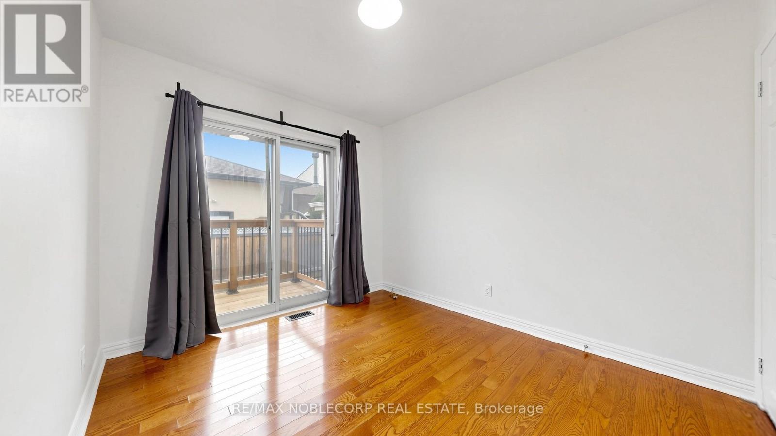 8 Summerfield Crescent, Toronto, Ontario  M9M 3X3 - Photo 23 - W13627106