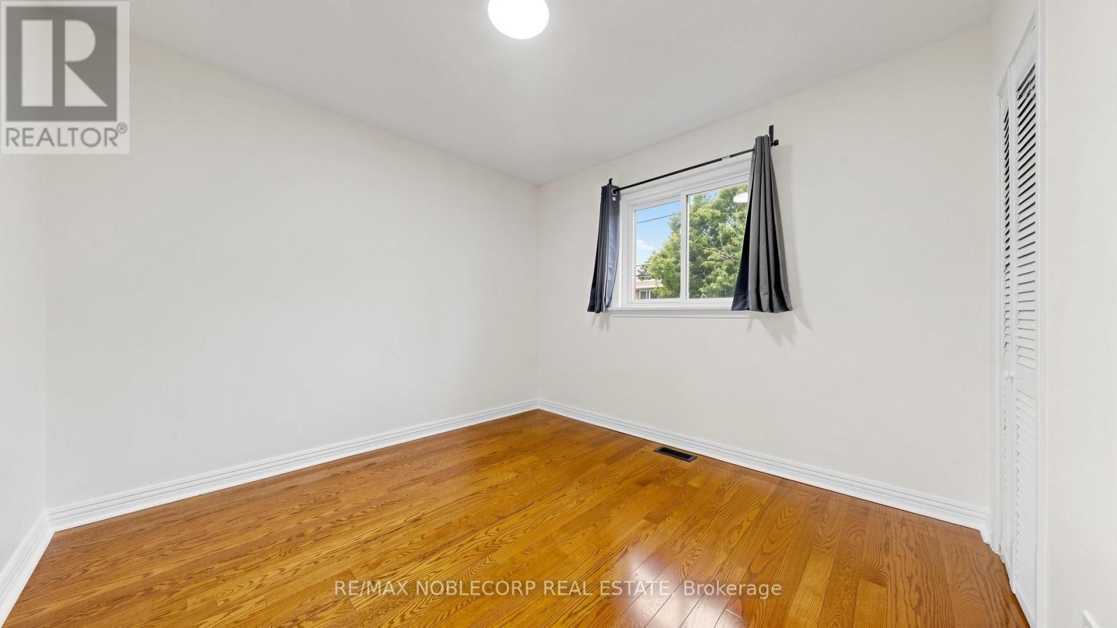 8 Summerfield Crescent, Toronto, Ontario  M9M 3X3 - Photo 24 - W13627106