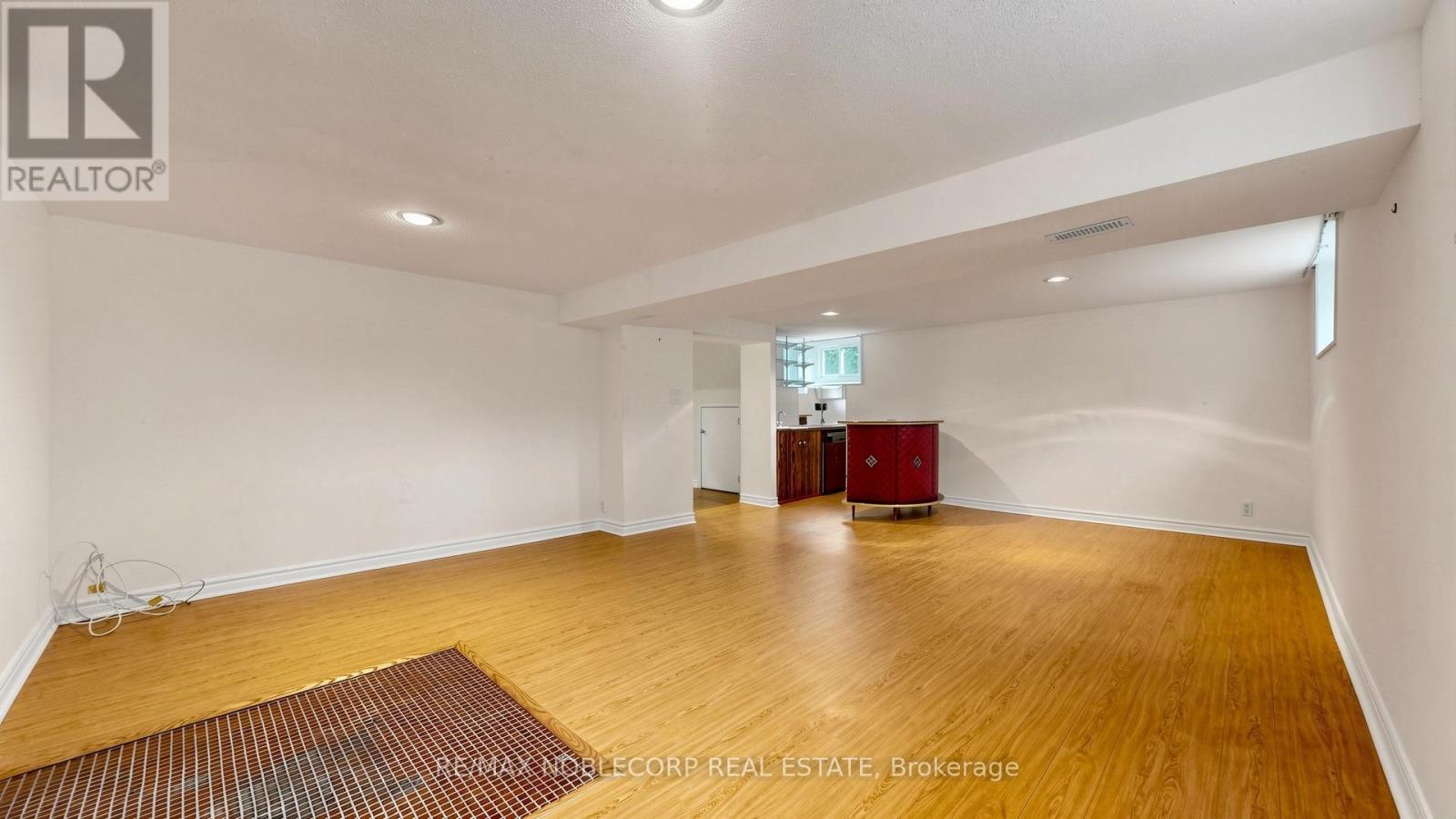 8 Summerfield Crescent, Toronto, Ontario  M9M 3X3 - Photo 29 - W13627106