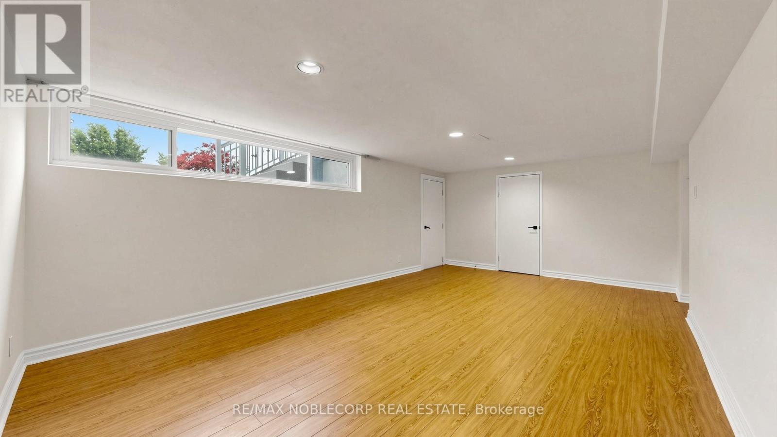 8 Summerfield Crescent, Toronto, Ontario  M9M 3X3 - Photo 33 - W13627106