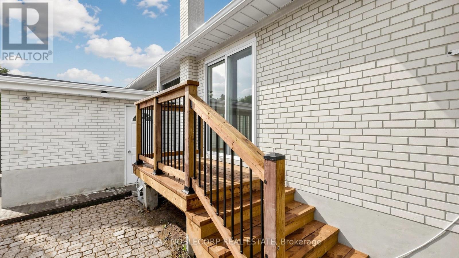 8 Summerfield Crescent, Toronto, Ontario  M9M 3X3 - Photo 38 - W13627106