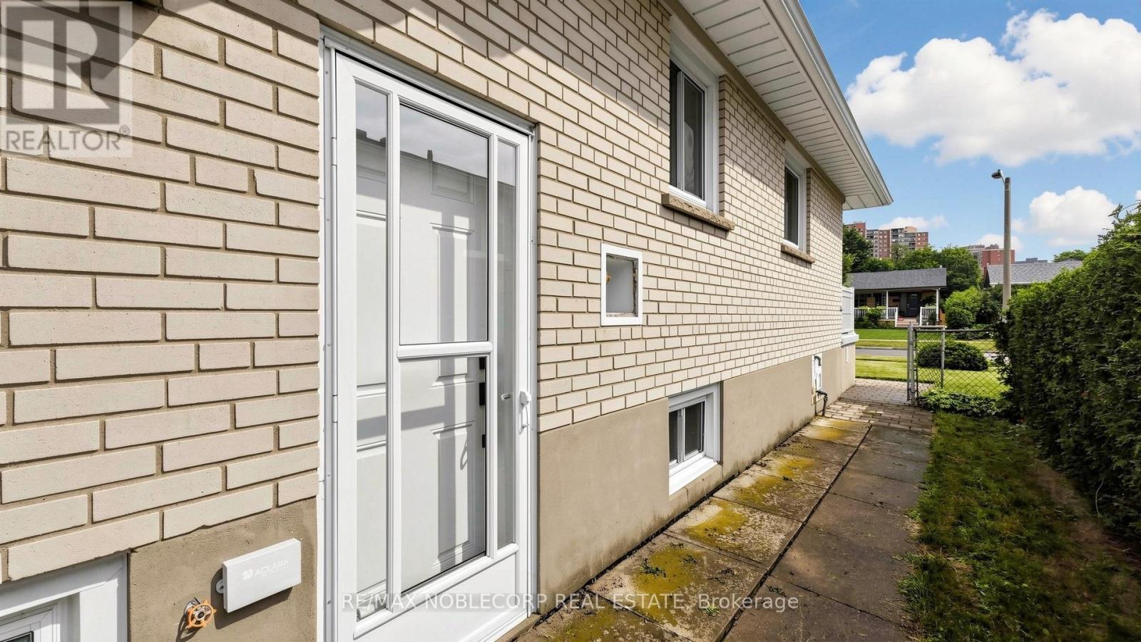8 Summerfield Crescent, Toronto, Ontario  M9M 3X3 - Photo 39 - W13627106