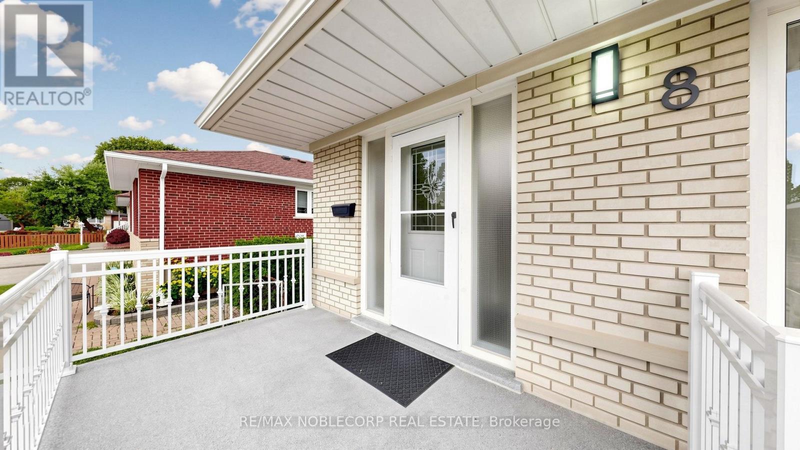 8 Summerfield Crescent, Toronto, Ontario  M9M 3X3 - Photo 43 - W13627106