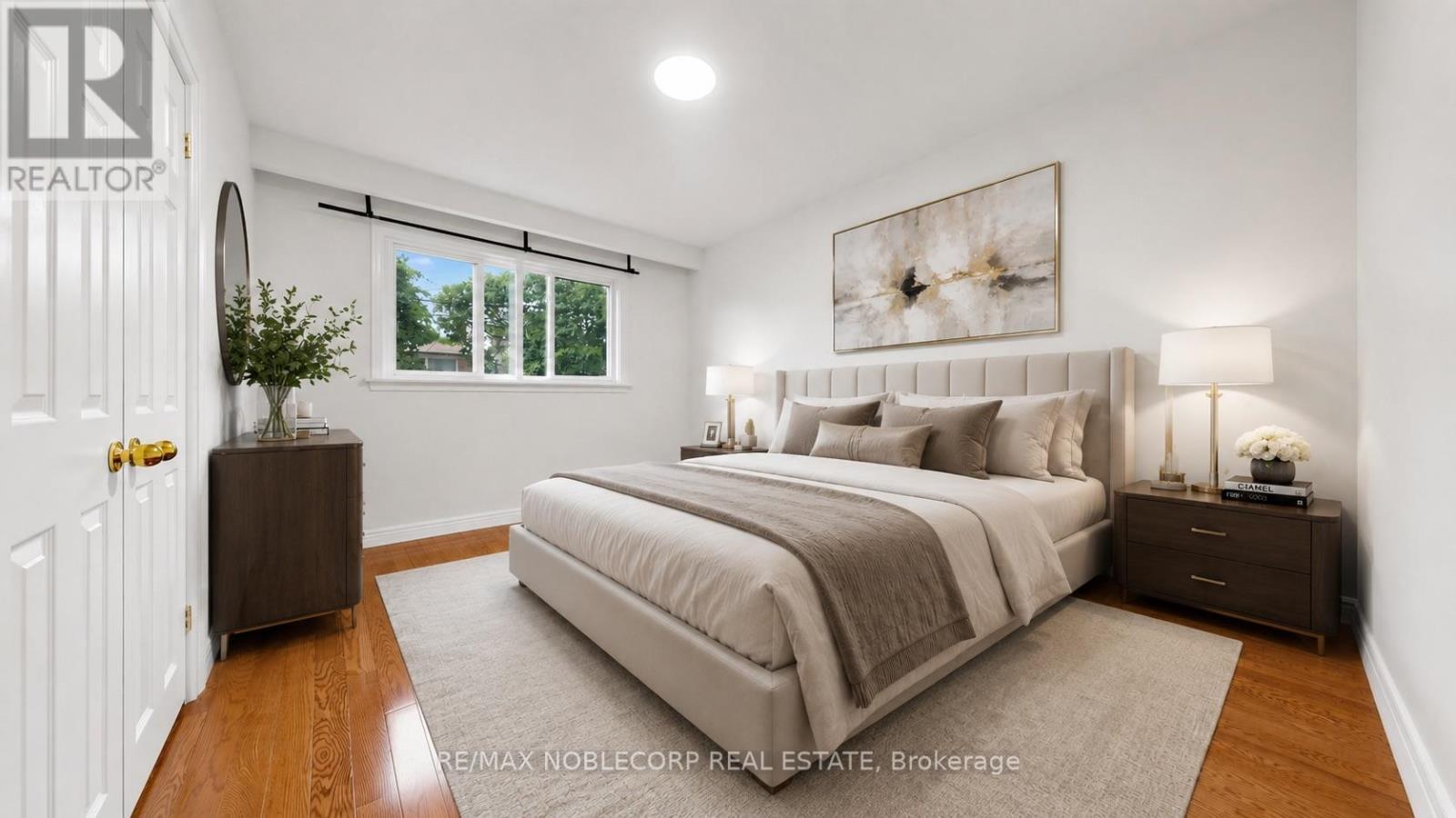 8 Summerfield Crescent, Toronto, Ontario  M9M 3X3 - Photo 7 - W13627106