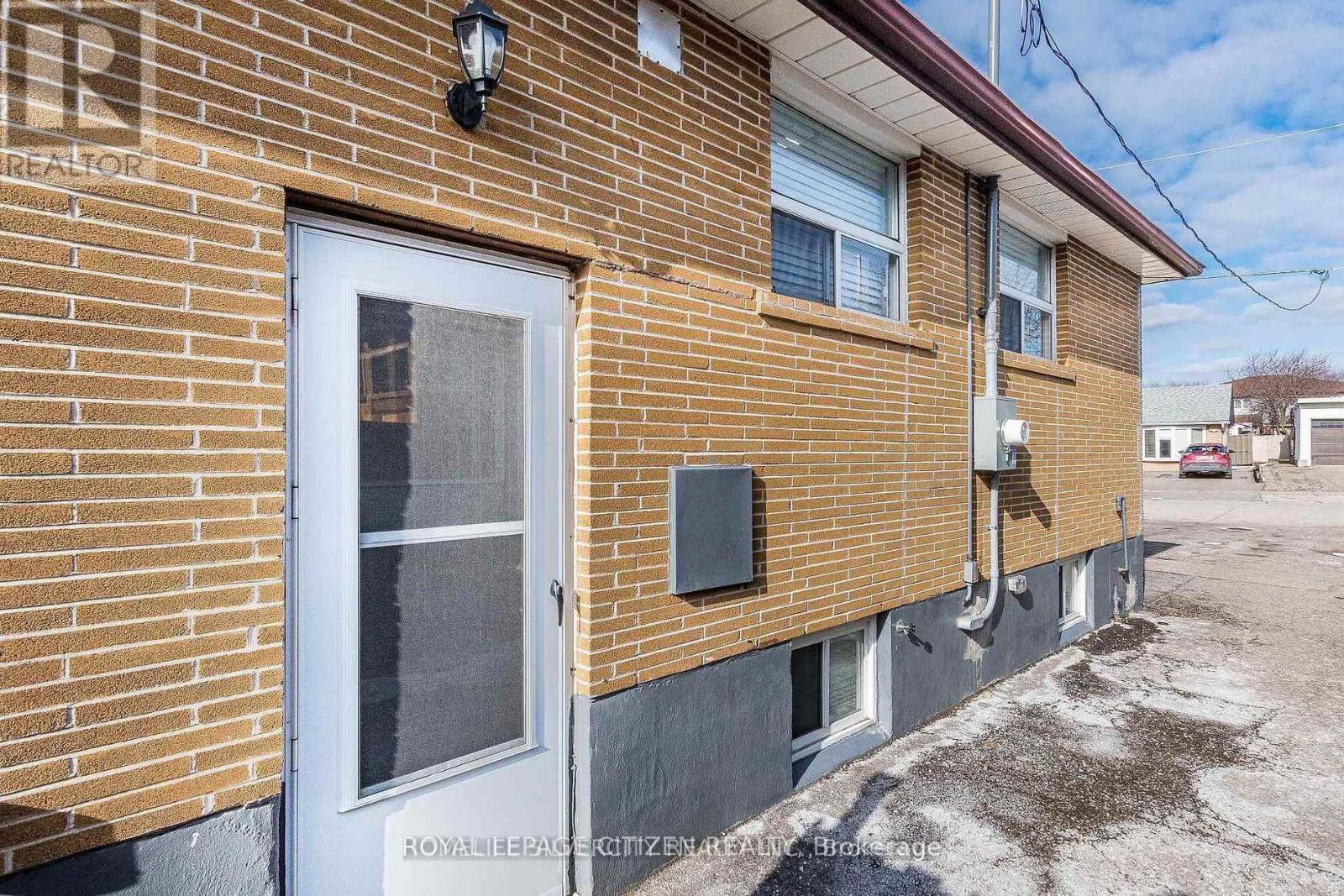 19 Garfield Crescent, Brampton, Ontario  L6V 1V7 - Photo 2 - W13627126