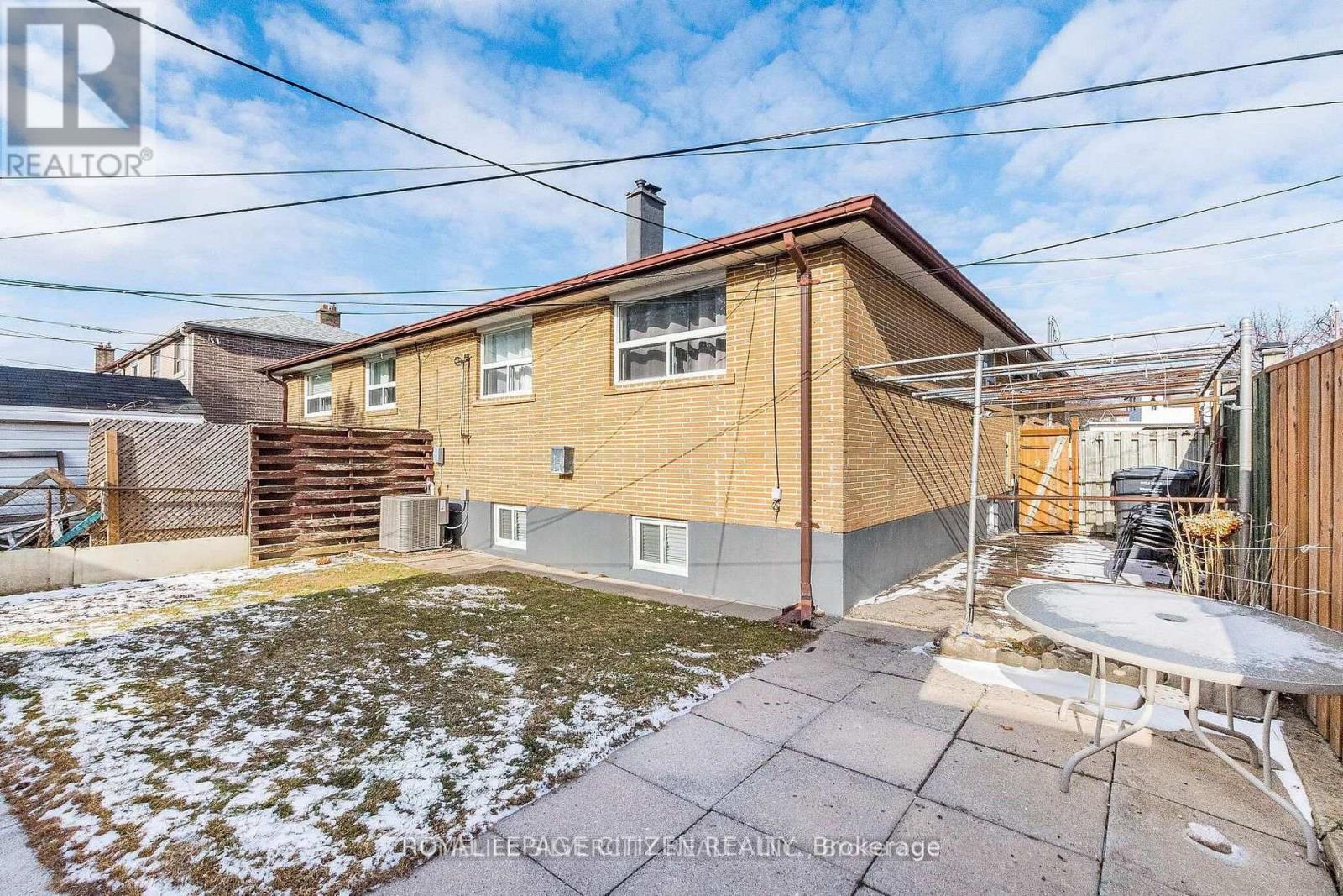 19 Garfield Crescent, Brampton, Ontario  L6V 1V7 - Photo 3 - W13627126