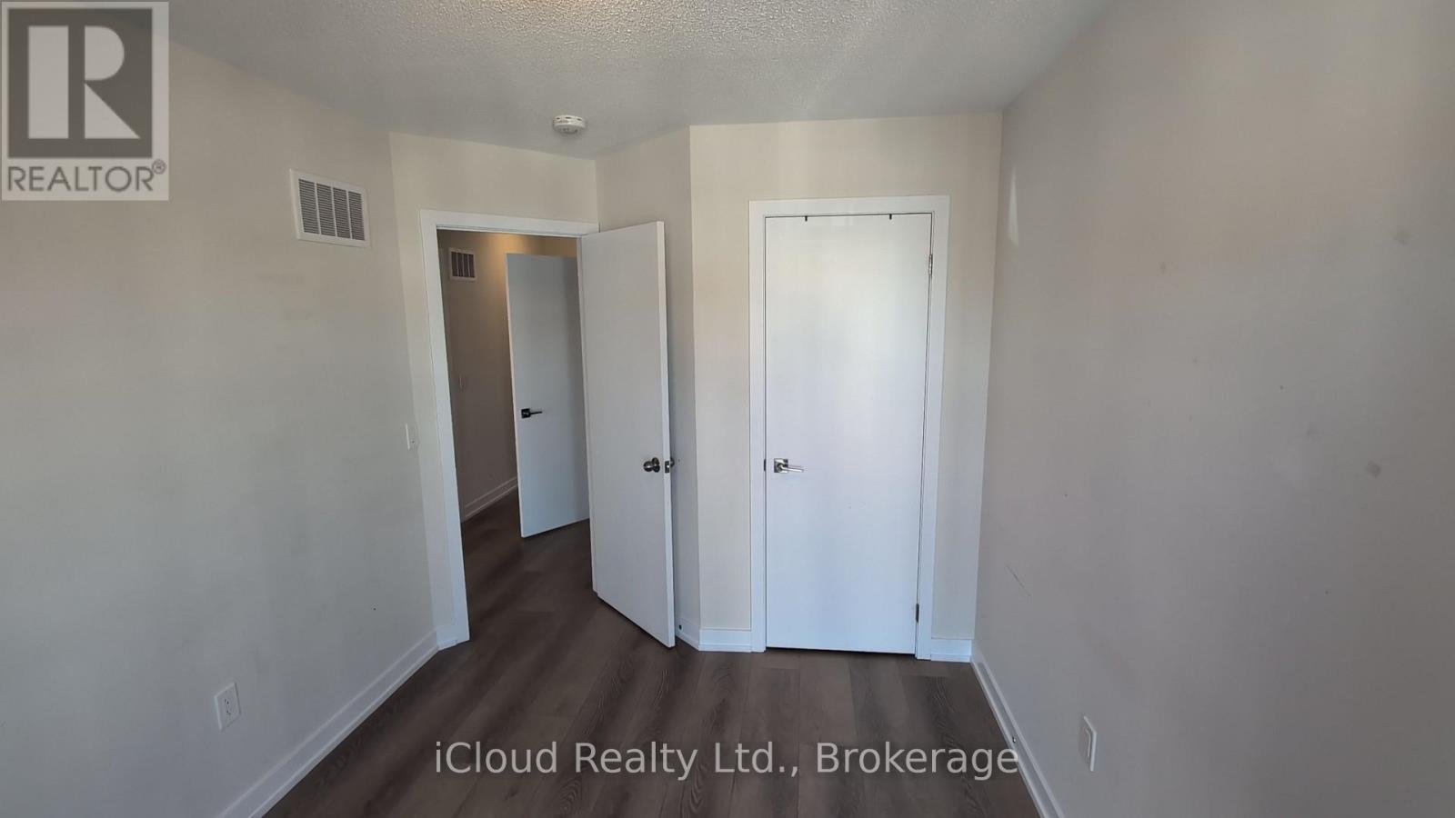 1346 Kobzar Drive, Oakville, Ontario  L6M 4L8 - Photo 12 - W13627136