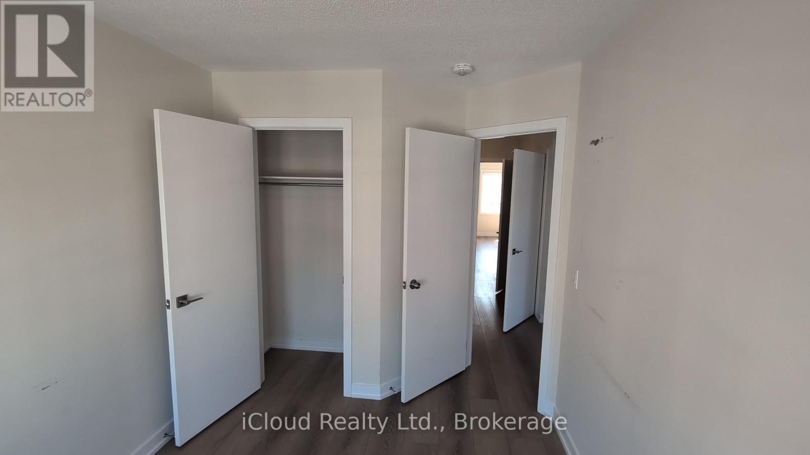 1346 Kobzar Drive, Oakville, Ontario  L6M 4L8 - Photo 13 - W13627136