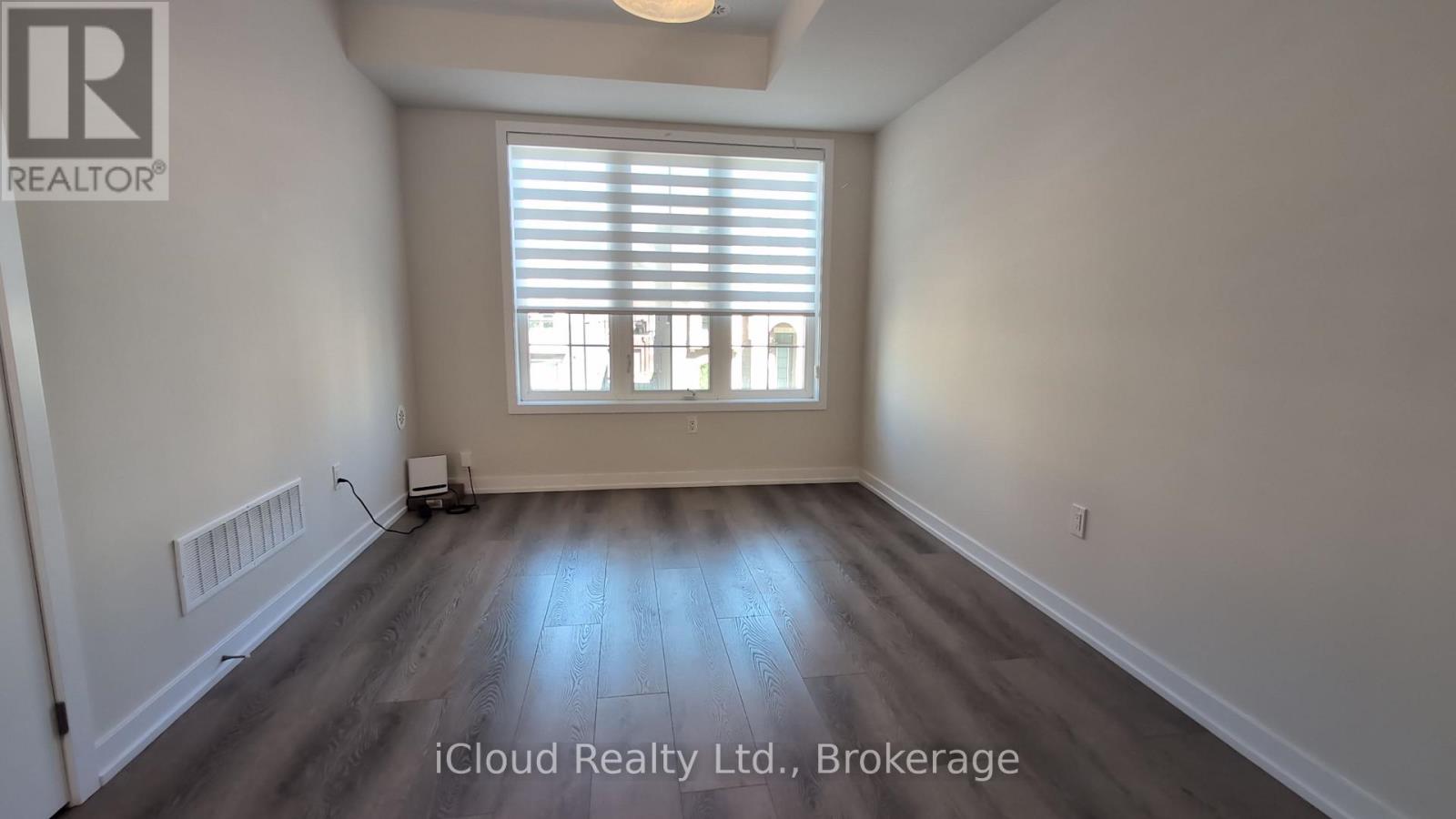 1346 Kobzar Drive, Oakville, Ontario  L6M 4L8 - Photo 5 - W13627136