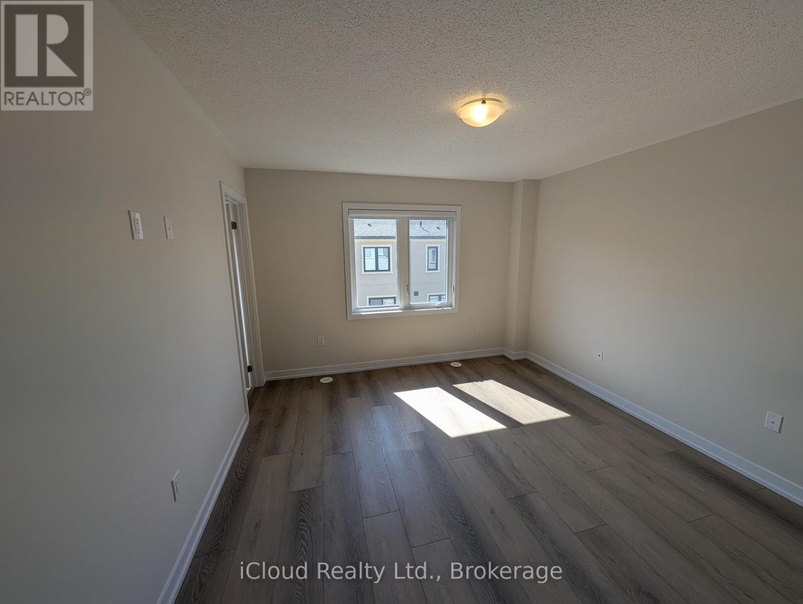 1346 Kobzar Drive, Oakville, Ontario  L6M 4L8 - Photo 7 - W13627136