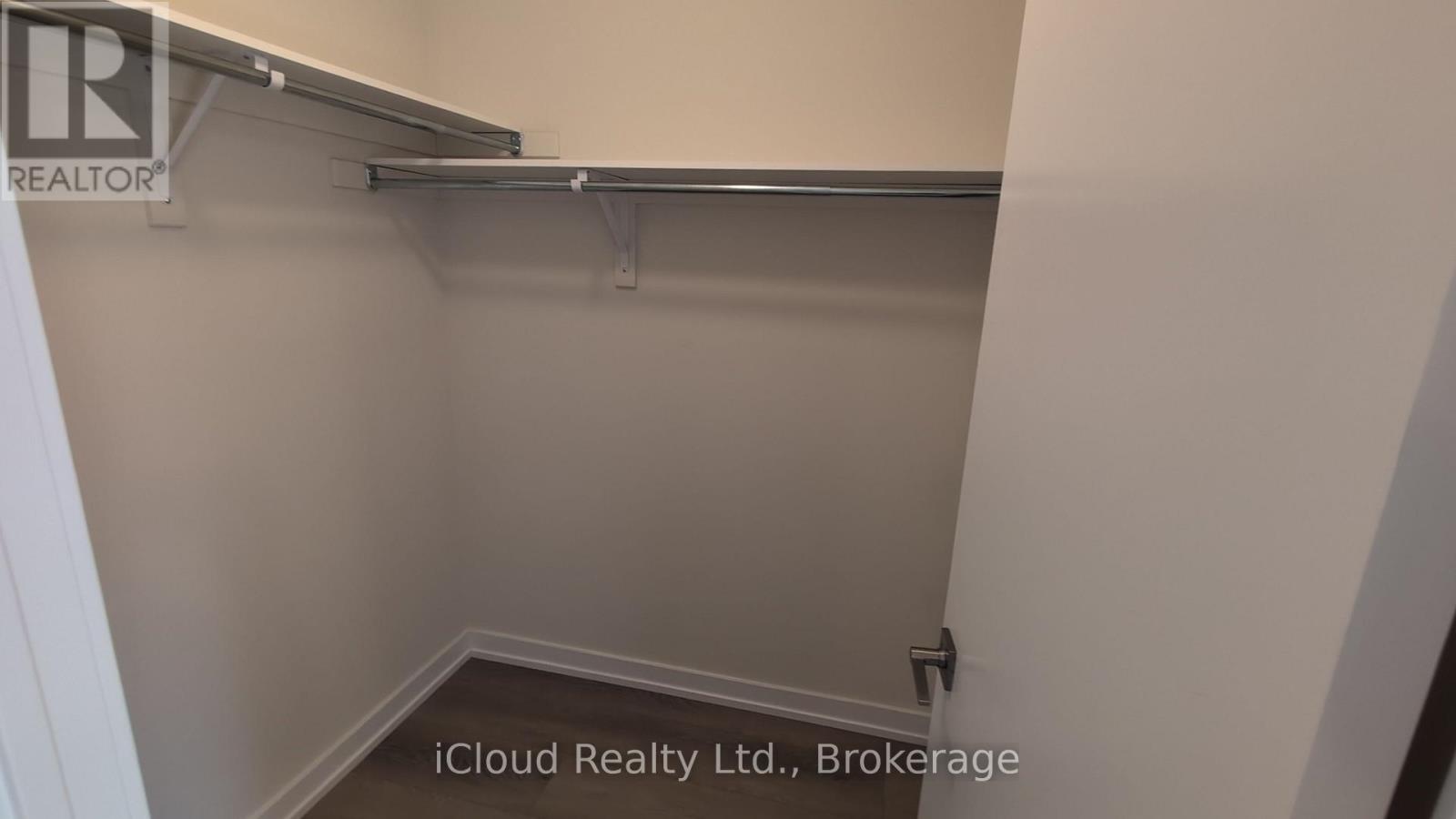 1346 Kobzar Drive, Oakville, Ontario  L6M 4L8 - Photo 9 - W13627136