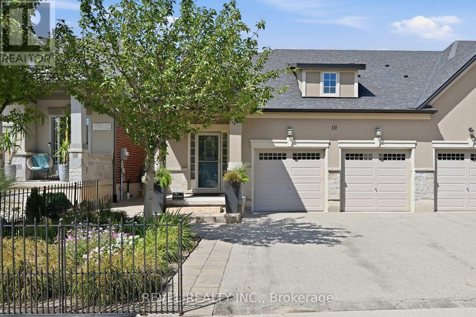 10 KOPPERFIELD LANE, Hamilton, Ontario