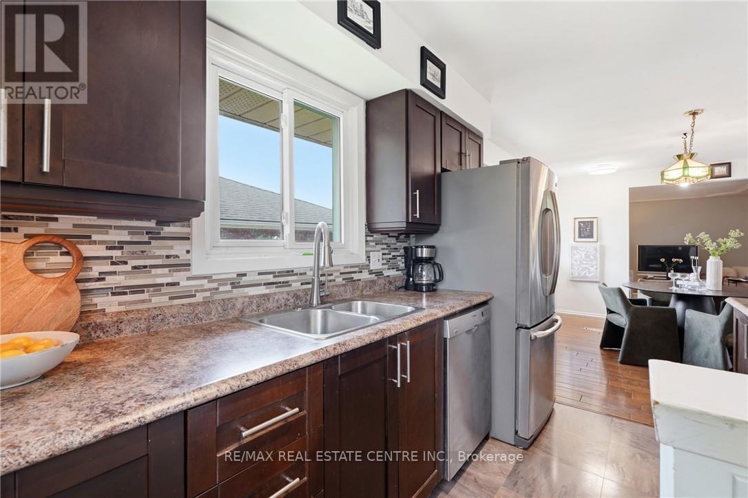 56 Renwick Avenue, Cambridge, Ontario  N3C 2T7 - Photo 11 - X13627128