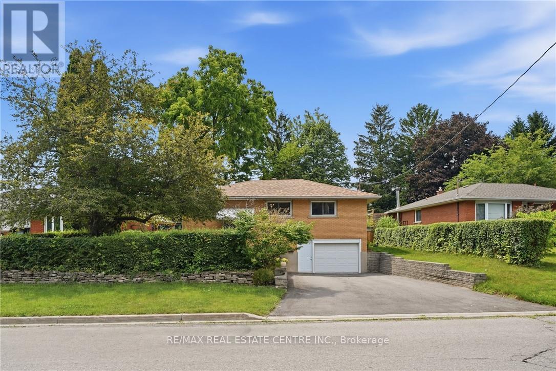 56 Renwick Avenue, Cambridge, Ontario  N3C 2T7 - Photo 2 - X13627128