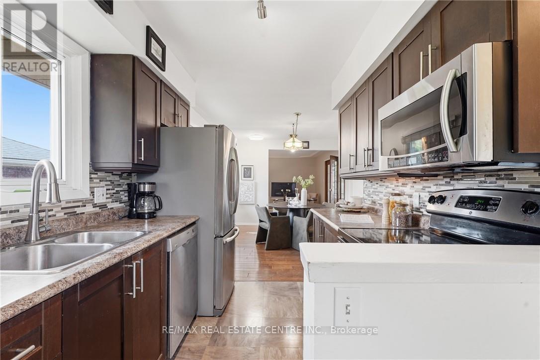56 Renwick Avenue, Cambridge, Ontario  N3C 2T7 - Photo 7 - X13627128