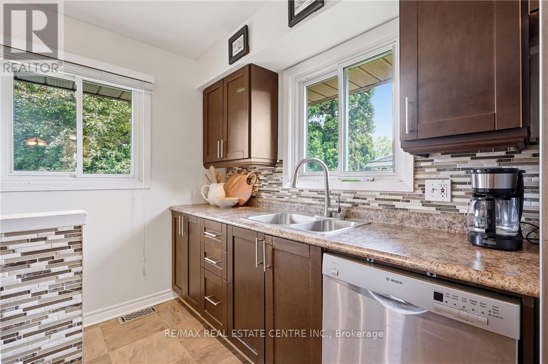 56 Renwick Avenue, Cambridge, Ontario  N3C 2T7 - Photo 9 - X13627128