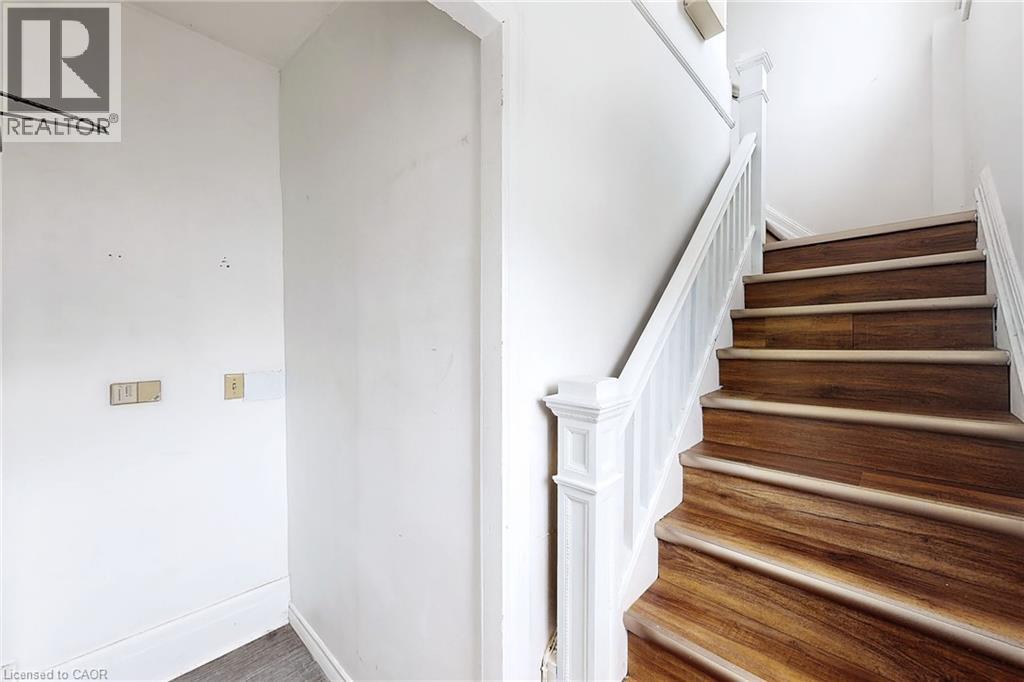 15 Colborne Street E, Oshawa, Ontario  L1G 1M1 - Photo 4 - 40847256