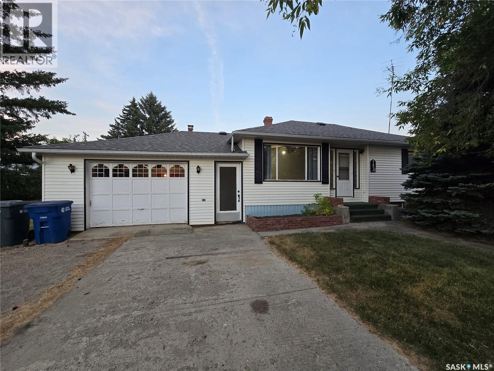 142 First STREET W, Glenavon, Saskatchewan