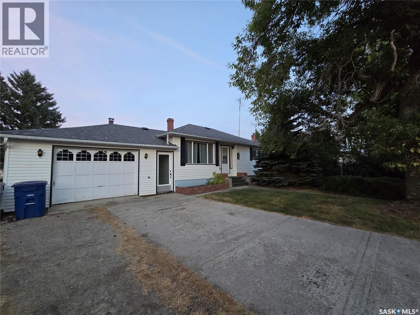 142 First Street W, Glenavon, Saskatchewan  S0G 1Y0 - Photo 2 - SK044173
