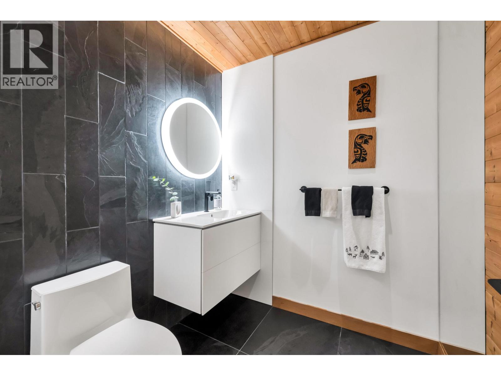 5623 Eagle Court, North Vancouver, British Columbia  V7R 4V4 - Photo 17 - R3150275