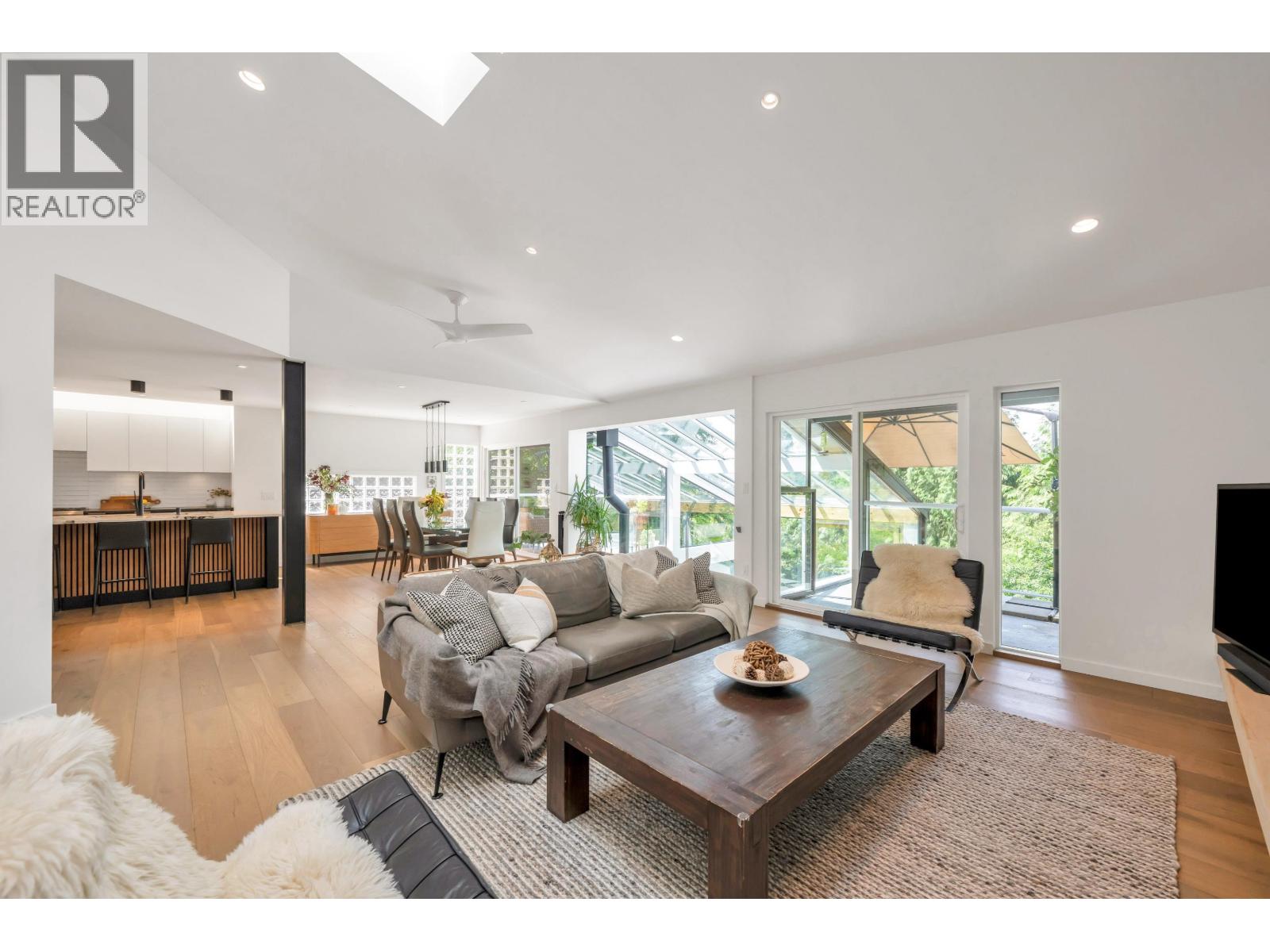 5623 Eagle Court, North Vancouver, British Columbia  V7R 4V4 - Photo 6 - R3150275