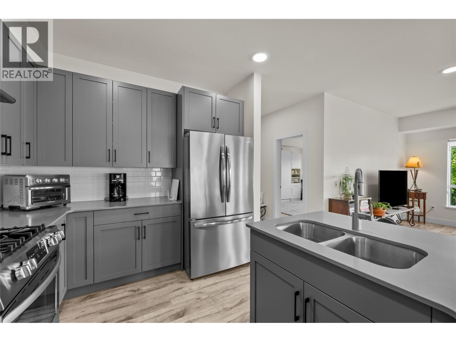 651 Dunes Drive Unit# 101, Kamloops, British Columbia  V2B 0K2 - Photo 2 - 10391134