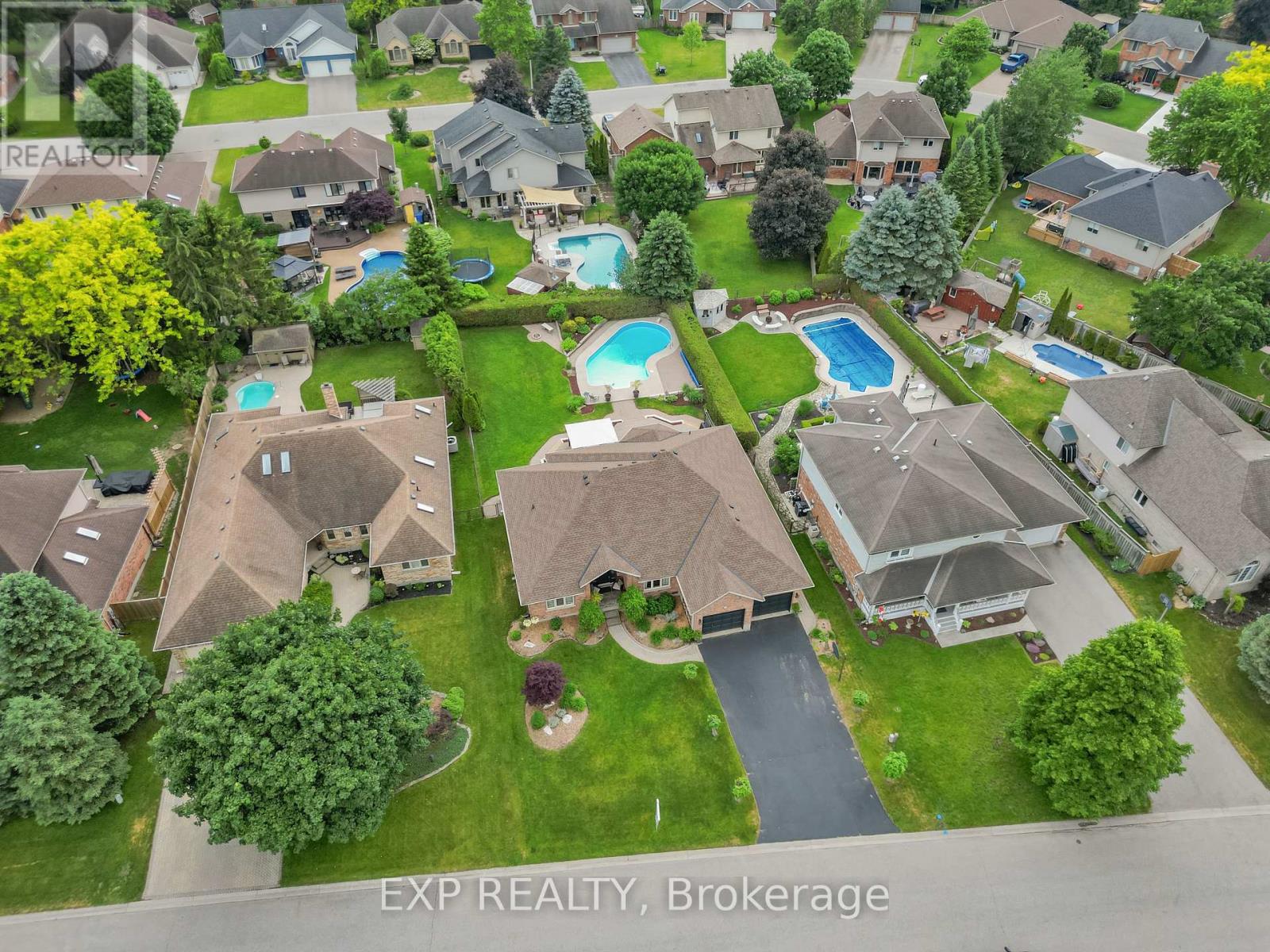57 Valleyview Crescent, Thames Centre, Ontario N0L 1G3 - Photo 2 - X13627214