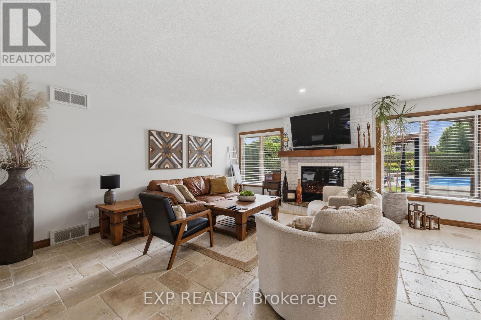 57 Valleyview Crescent, Thames Centre, Ontario N0L 1G3 - Photo 3 - X13627214