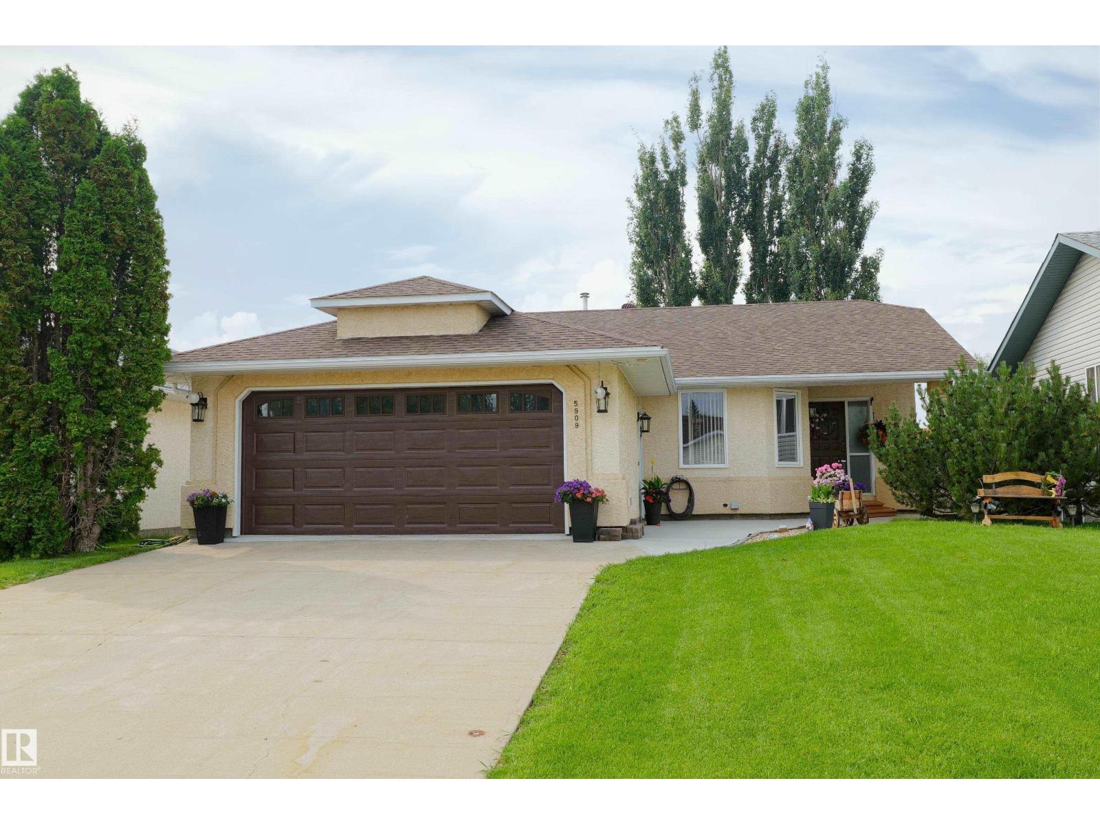 5909 52 AV, Barrhead, Alberta