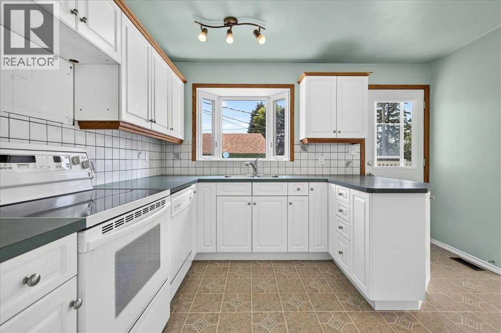 7727 Bowcliffe Crescent NW, Calgary, Alberta  T3B 2S6 - Photo 13 - A2328949